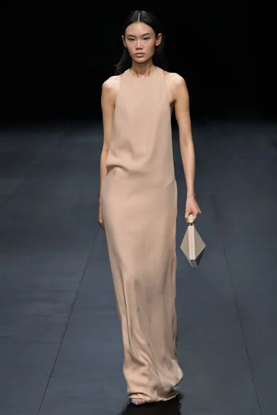 Look 15